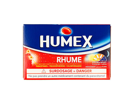 boite de comprim&eacute;s contre le rhume de maque Humex, isol&eacute; sur un fond blanc