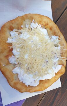 Langosch or L&aacute;ngos