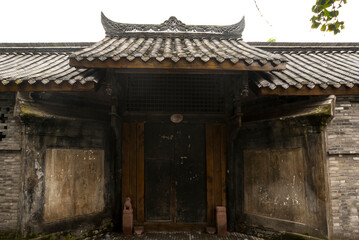 Fototapeta na wymiar Entrance of an old Chinese building in Chengdu, Sichuan, China, Asia