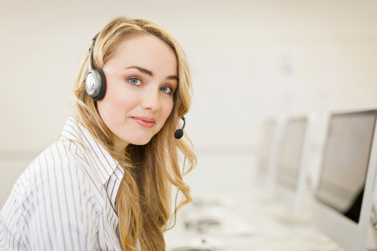 junge Erwachsene und Studenten mit Headset