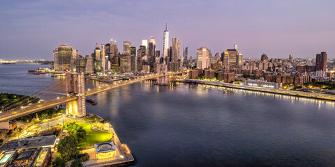 Brooklyn Bridge and Lower Manhattan sunset view - obrazy, fototapety, plakaty