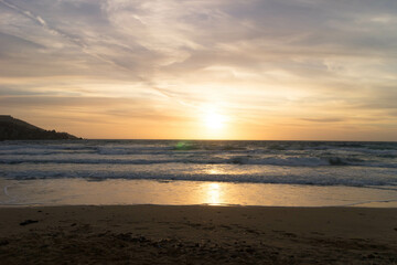 Obraz premium Stunning sunset over sea in Golden Bay Malta.