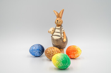 Osterhase mit Ostereiern