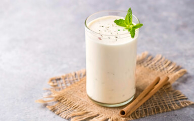 banana,apple,milk,cream smoothie