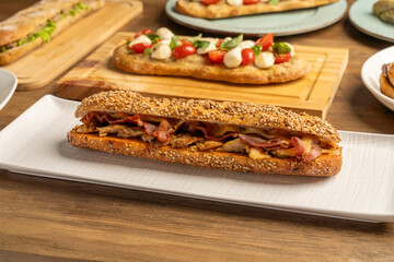 Sandwiches y alimentos salados 