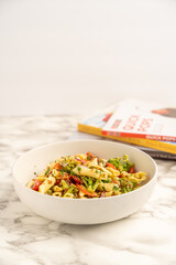 Ensalada de pasta y verduras