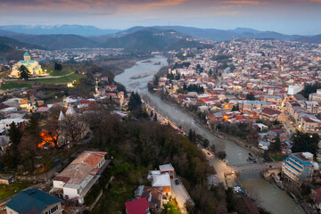 Obraz premium Evening drone view of the ancient city of Kutaisi, located on the two banks of the Rioni River and a center of culture, Georgia
