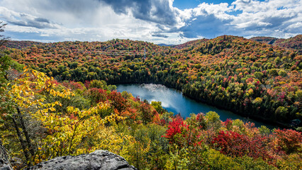 Fototapeta premium lake and forest in autumn in quebec, canada