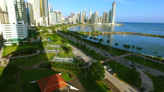Drone sobre avenida Balboa en Ciudad de Panam&aacute;