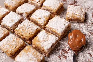 Blondies con azúcar impalpable 