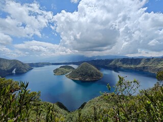 Laguna y crater volcánico de cuicocha