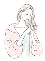 笑顔で髪のお手入れをする女性