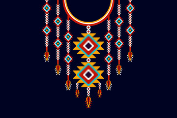Geometric shape chain neckline
