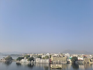 Naklejka premium Beautiful view of Lake Pichola and Cityscape of Udaipur in Rajasthan, India