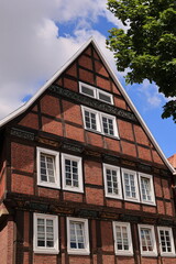 Fototapeta premium Historisches Fachwerkhaus im Zentrum von Stadthagen in Niedersachsen