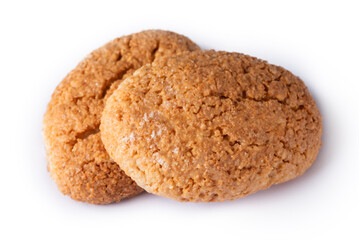 Deliziosi biscotti fatti in casa con pasta di mandorle e cannella, isolati su fondo bianco 