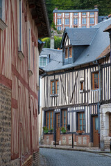Honfleur, kleine Gasse mit typischen Fachwerkhäusern