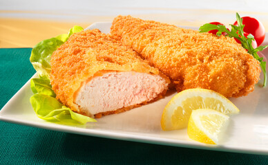 Hähnchenschnitzel, Geflügel, paniert, Zitrone, Imbiss, 