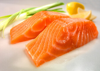 Lachsfilets natur, Sashimi, Fisch, frisch, Filet, Lachstranchen,