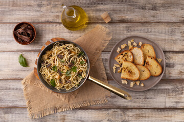 Classic spaghetti with anchovies served with croutons.