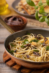 Classic spaghetti with anchovies served with croutons.