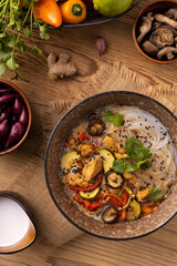 Thai soup with chicken, peppers and mushrooms. With the addition of coconut milk. Served in a classic Asian bowl.