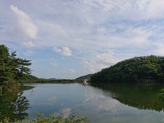 고요한 호수 풍경