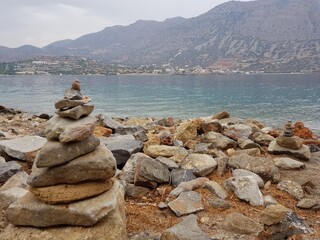 Küstenlandschaft auf der Insel Kreta mit Bergen, Griechenland