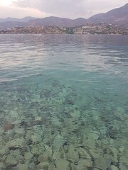 Küstenlandschaft auf der Insel Kreta mit Bergen, Griechenland