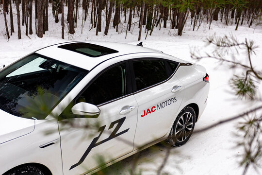 car in snow forest white JAC J7