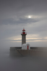 Faro de Oporto un dia nublado al atardecer