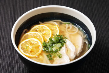 かぼすと鶏肉のうどん