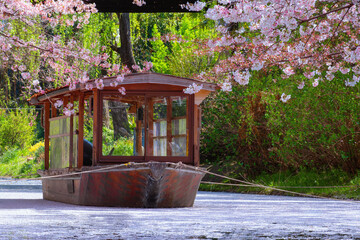 Fushimi Jikkokubune Boat Cruise  is a sightseeing boat located in Fushimi Ward, as if a trip back...