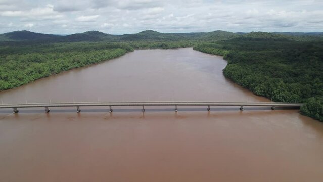 Guyane. Le pont de Roura sur le fleuve Mahury