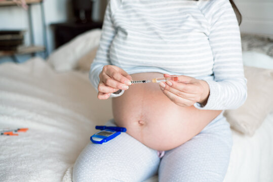 Diabetes of pregnant, insulin pen. Pregnant woman with syringe.