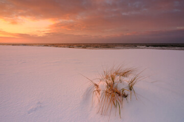 Zima na wybrzeżu Morza Bałtyckiego, Kołobrzeg, Polska