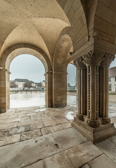 Fototapeta na wymiar Détail du narthex de la basilique du Sacré-Cœur de Paray-le-Monial, Saône-et-Loire, France