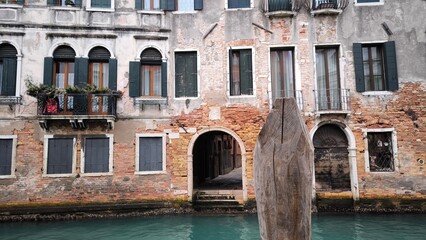 Fototapeta na wymiar Houses on the canal in Venice