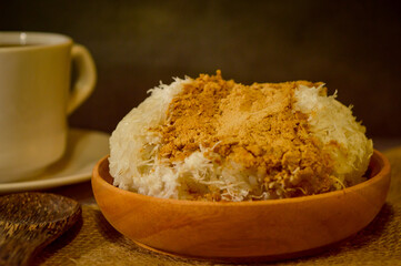 Glutinous rice powder on a wooden plate.