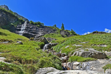 monti e cascate nella valle verso del Parco Naturale Alpe Veglia e Alpe Devero, Valle d'Ossola -...