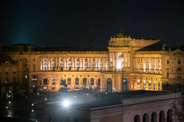 Fototapeta na wymiar Österreichische Nationalbibliothek in Wien bei Nacht