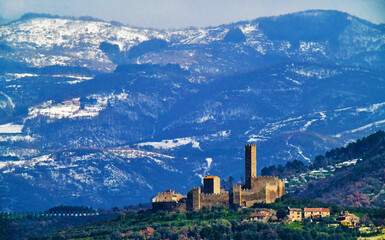 Castello di Montecchio Vesponi e neve, Toscana