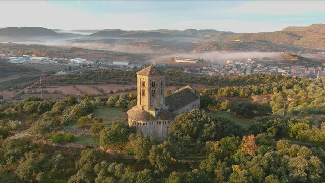 Colegiata de San Pedro and Village of ponts behind. Lerida, Catalonia