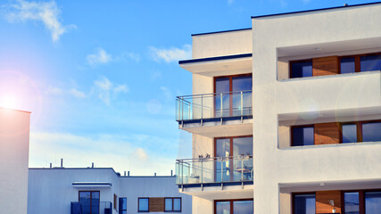 Obraz premium Modern apartment building in sunny day. Exterior, residential house facade. Residential area with modern, new and stylish living block of flats. 