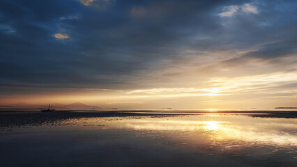 Fototapeta na wymiar Meereslandschaft der Sulusee beim Sonnenuntergang, Palawan, Philippinen
