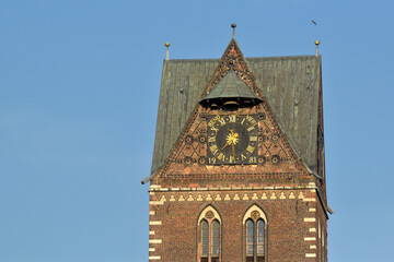 Fototapeta na wymiar Turm der Marienkirche in Wismar