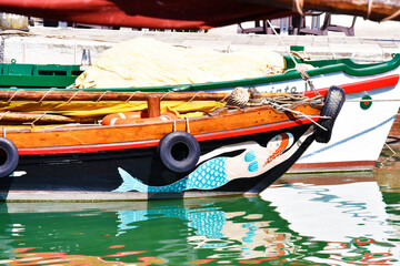 Fototapeta na wymiar Disegno di sirena, barca a Cesenatico