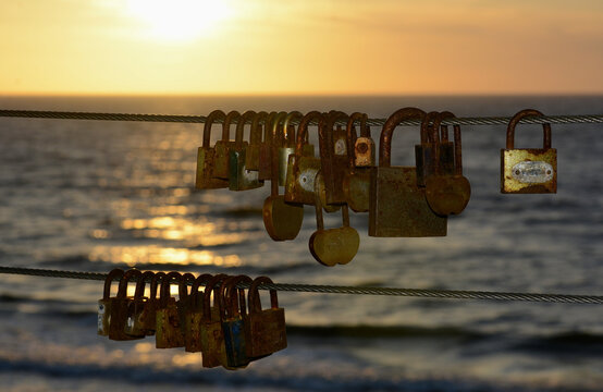 Kł&oacute;dki zakochanych nad morzem