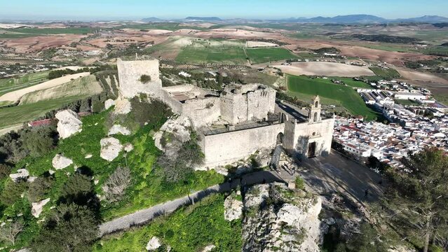 vista a&eacute;rea del castillo de Fatetar en el municipio de Espera, Andaluc&iacute;a