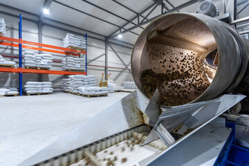 dog food production, dry food conveyor